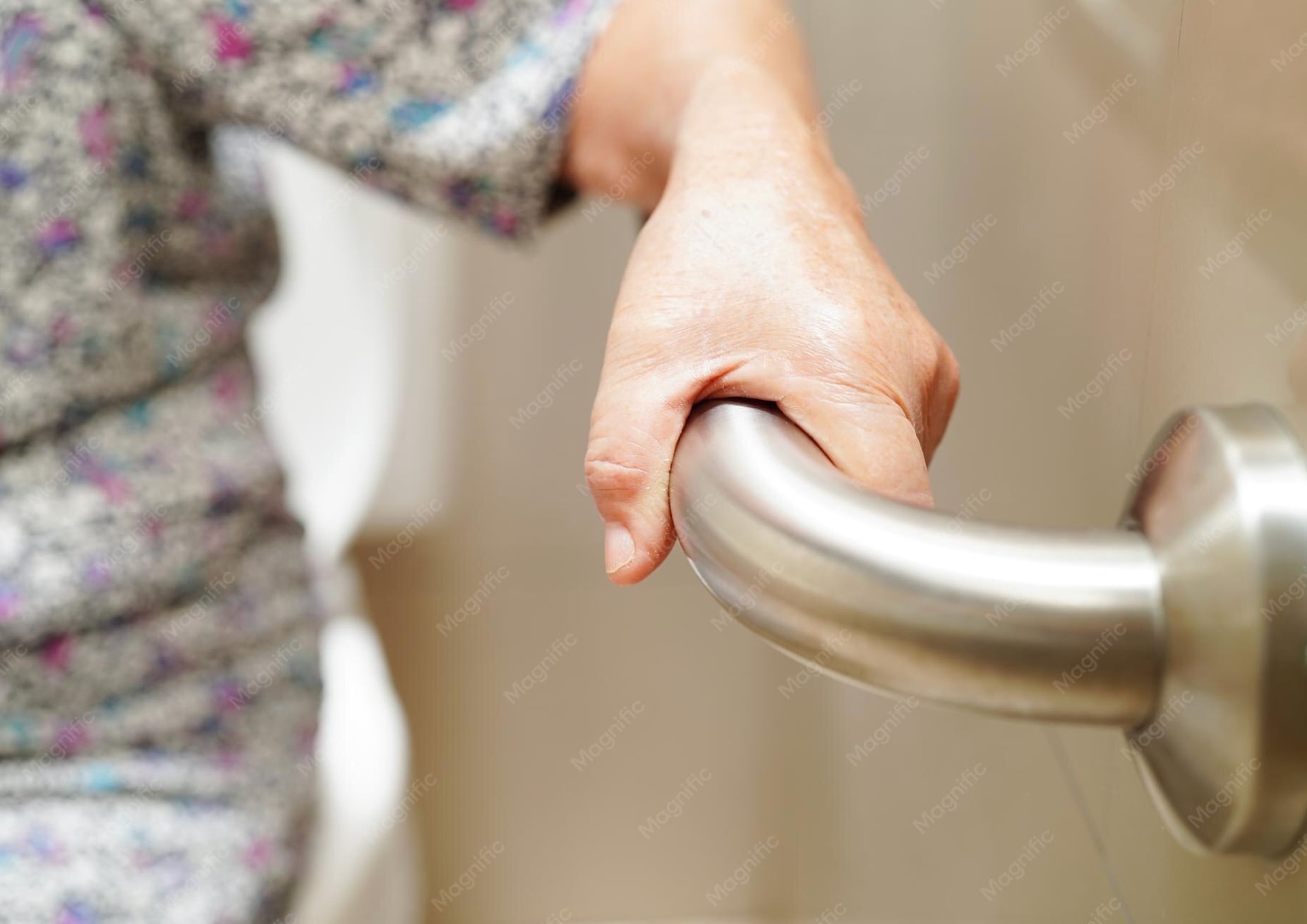 Aide à la toilette : dignité, intimité et sécurité